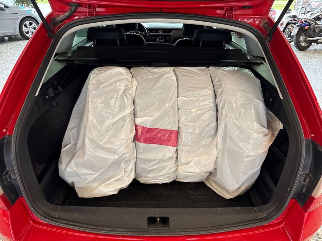 Skoda Octavia 2014 Punainen