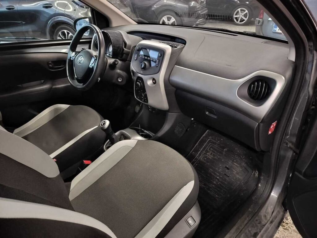 Toyota AYGO 2014 Harmaa