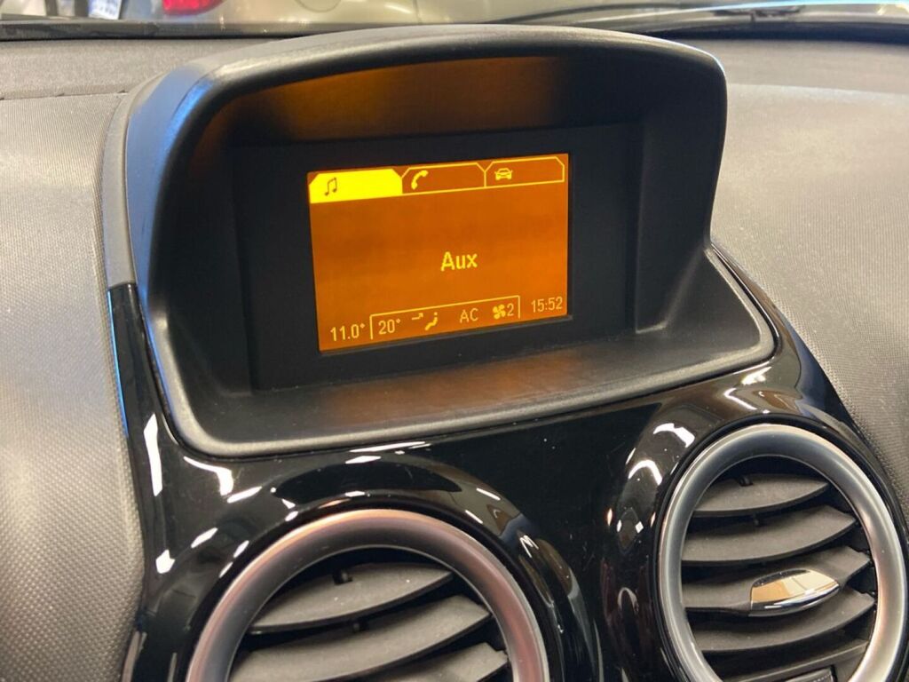 Opel Corsa 2014 Sininen