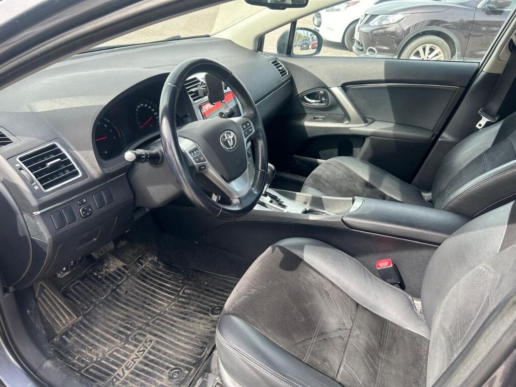 Toyota Avensis 2015 Harmaa
