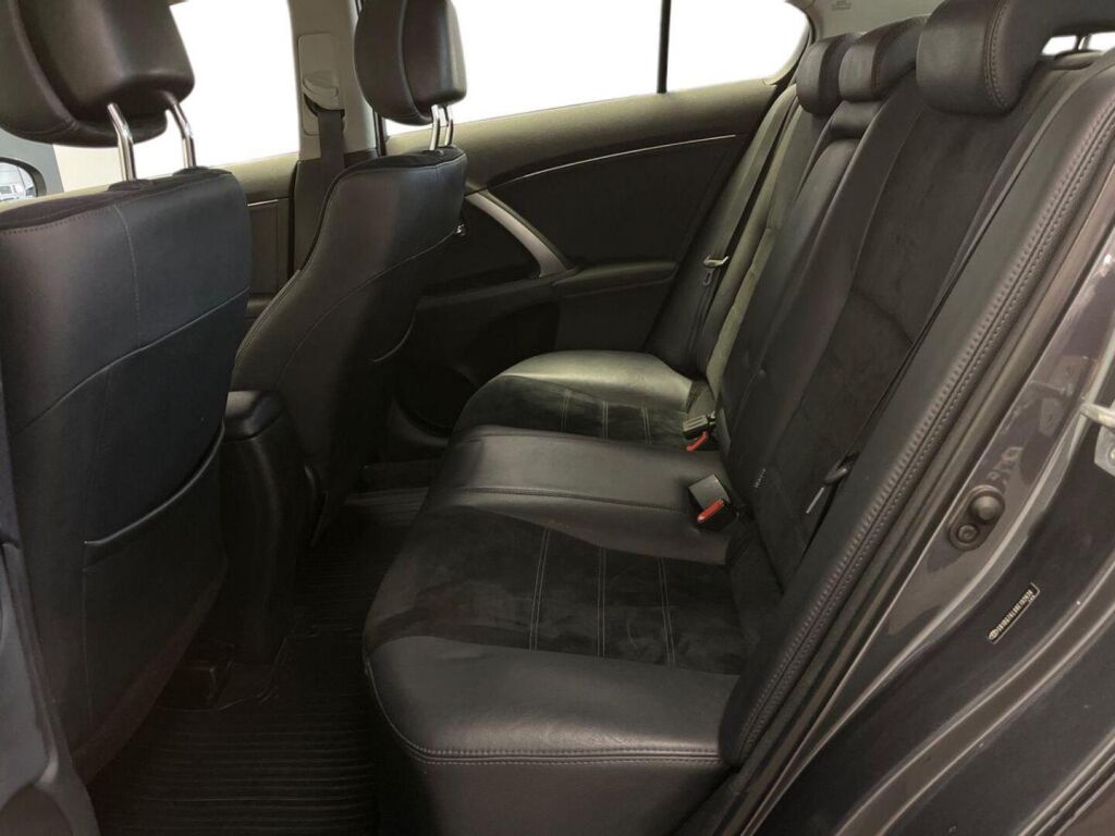 Toyota Avensis 2015 Harmaa