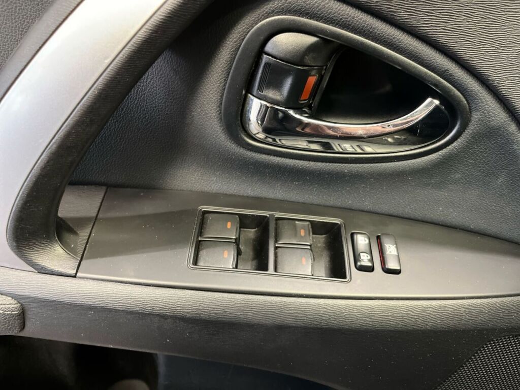 Toyota Avensis 2015 Harmaa