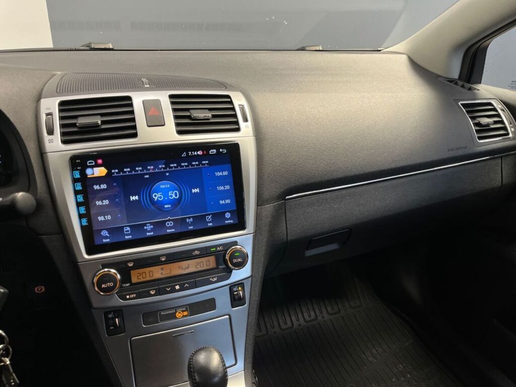 Toyota Avensis 2015 Harmaa