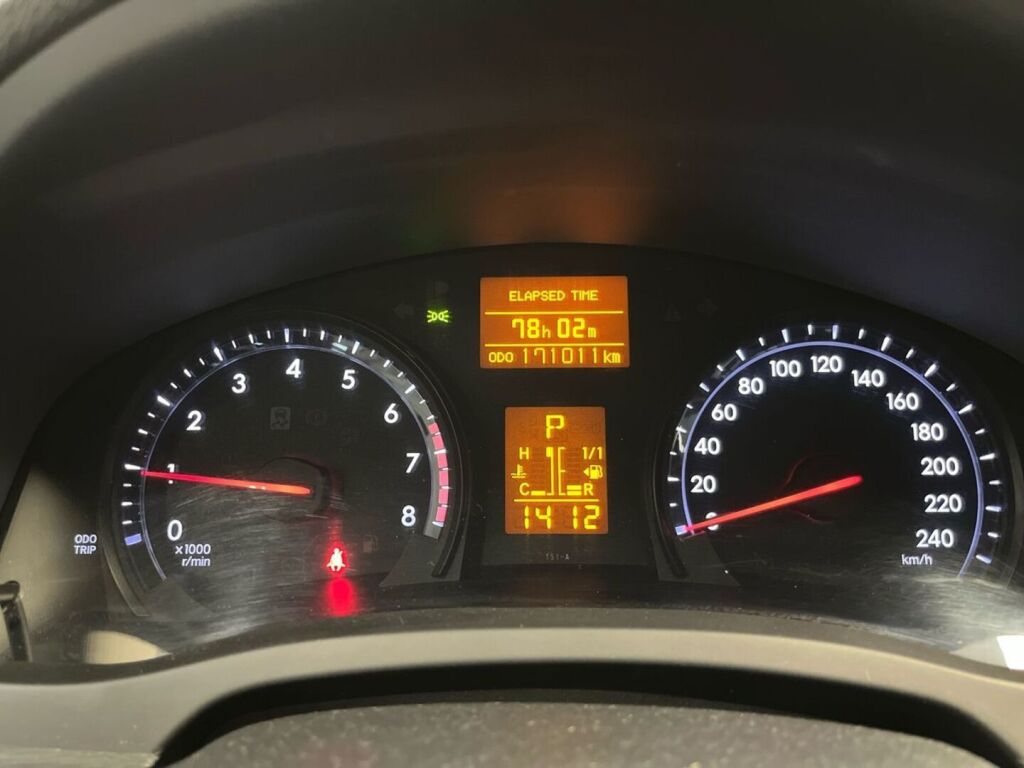 Toyota Avensis 2015 Harmaa