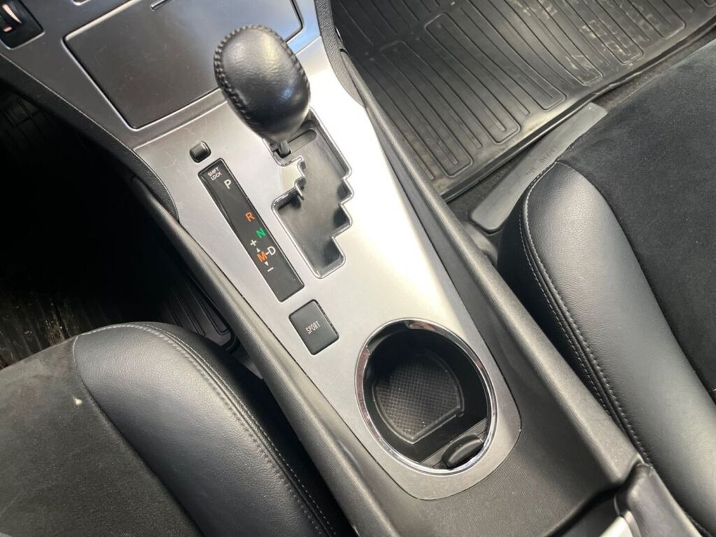 Toyota Avensis 2015 Harmaa