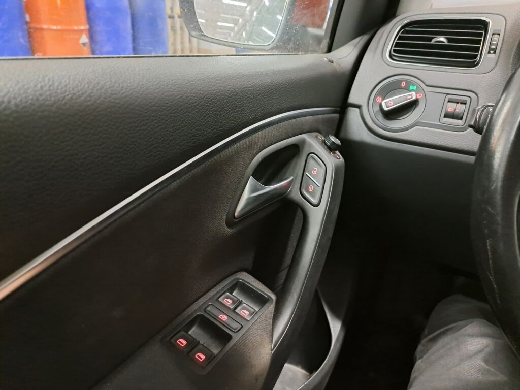 Volkswagen Polo 2014 Punainen