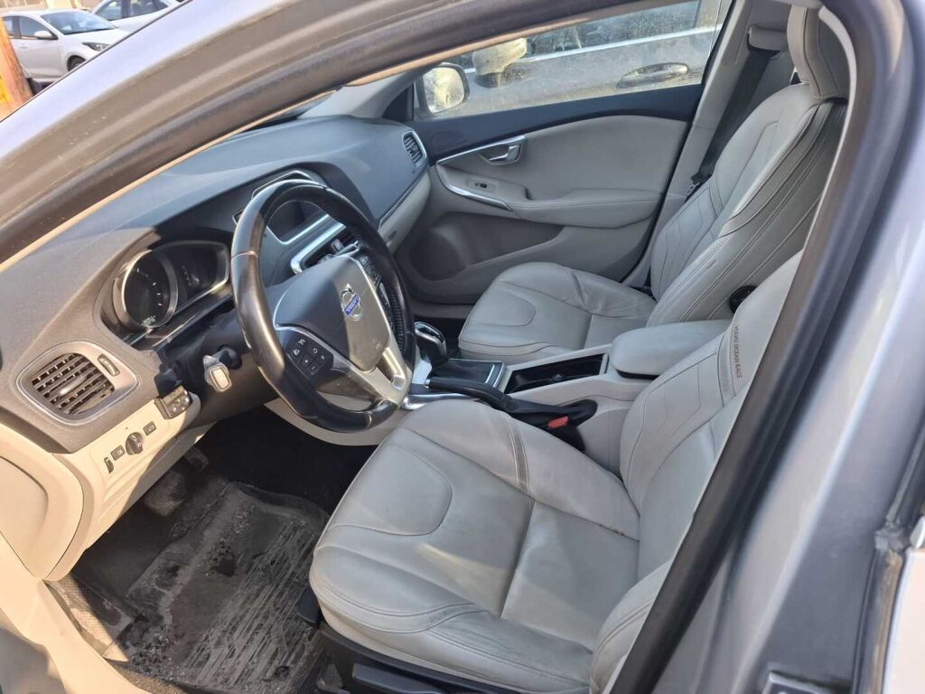 Volvo V40 2015 Harmaa