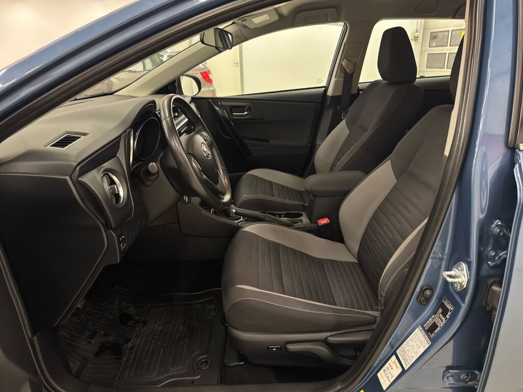 Toyota Auris 2015 Sininen
