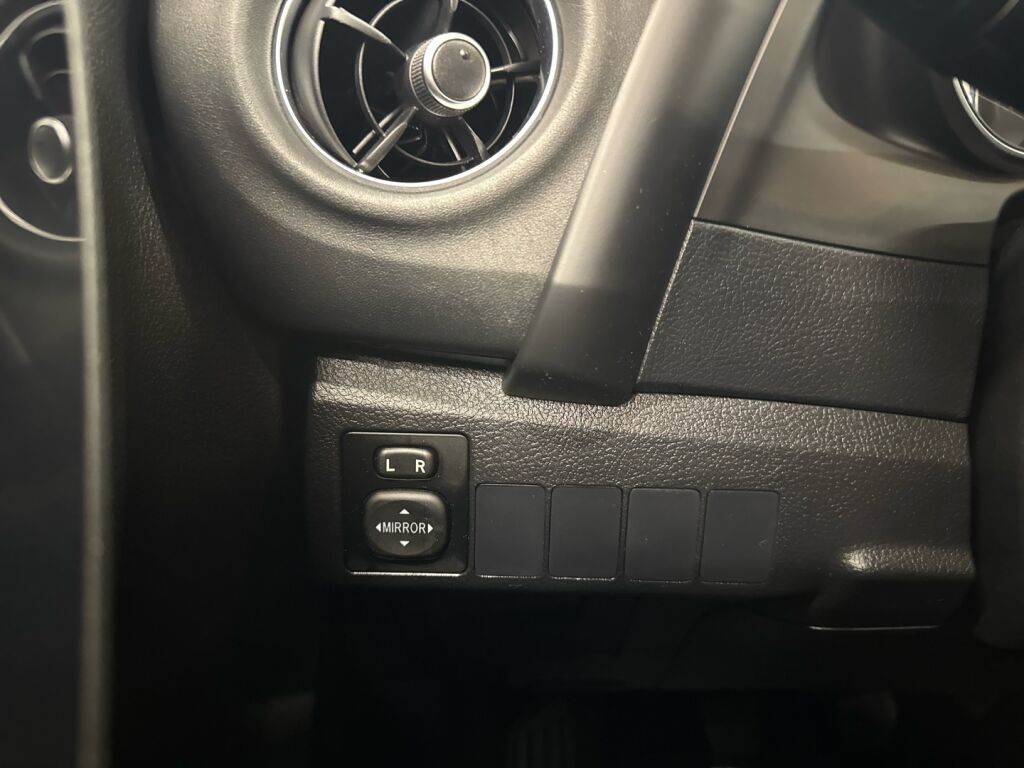 Toyota Auris 2015 Sininen