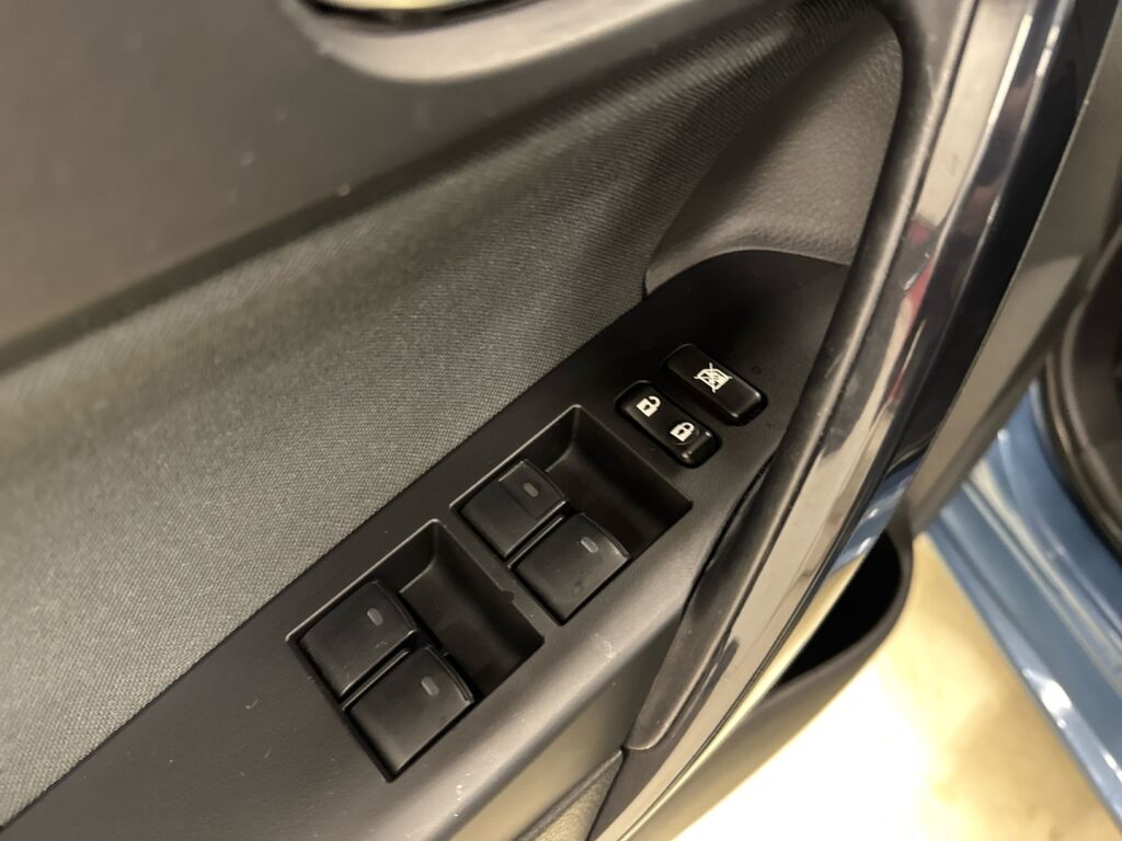 Toyota Auris 2015 Sininen