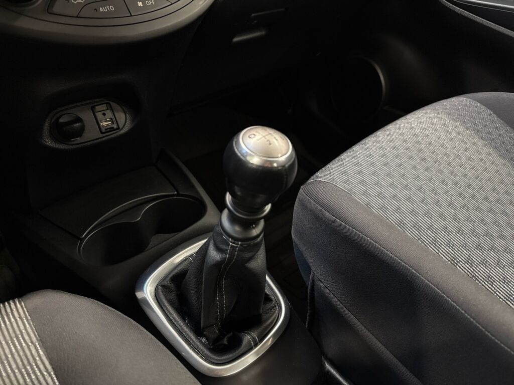 Toyota Yaris 2015 Valkoinen