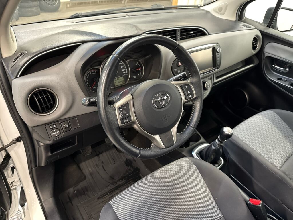 Toyota Yaris 2015 Valkoinen
