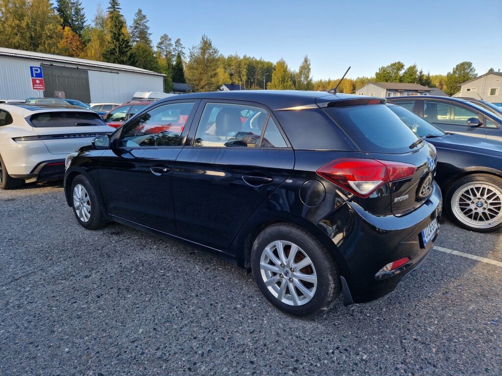 Hyundai i20 5d 2015 Musta