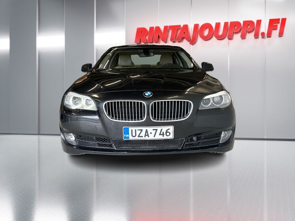 BMW 520 2011 Musta