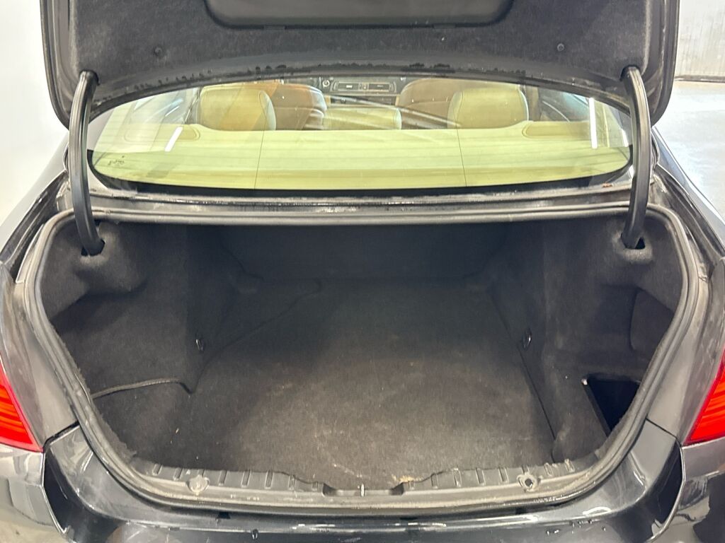 BMW 520 2011 Musta