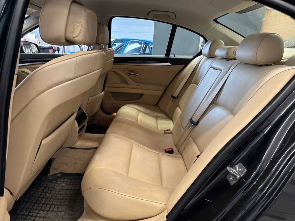 BMW 520 2011 Musta