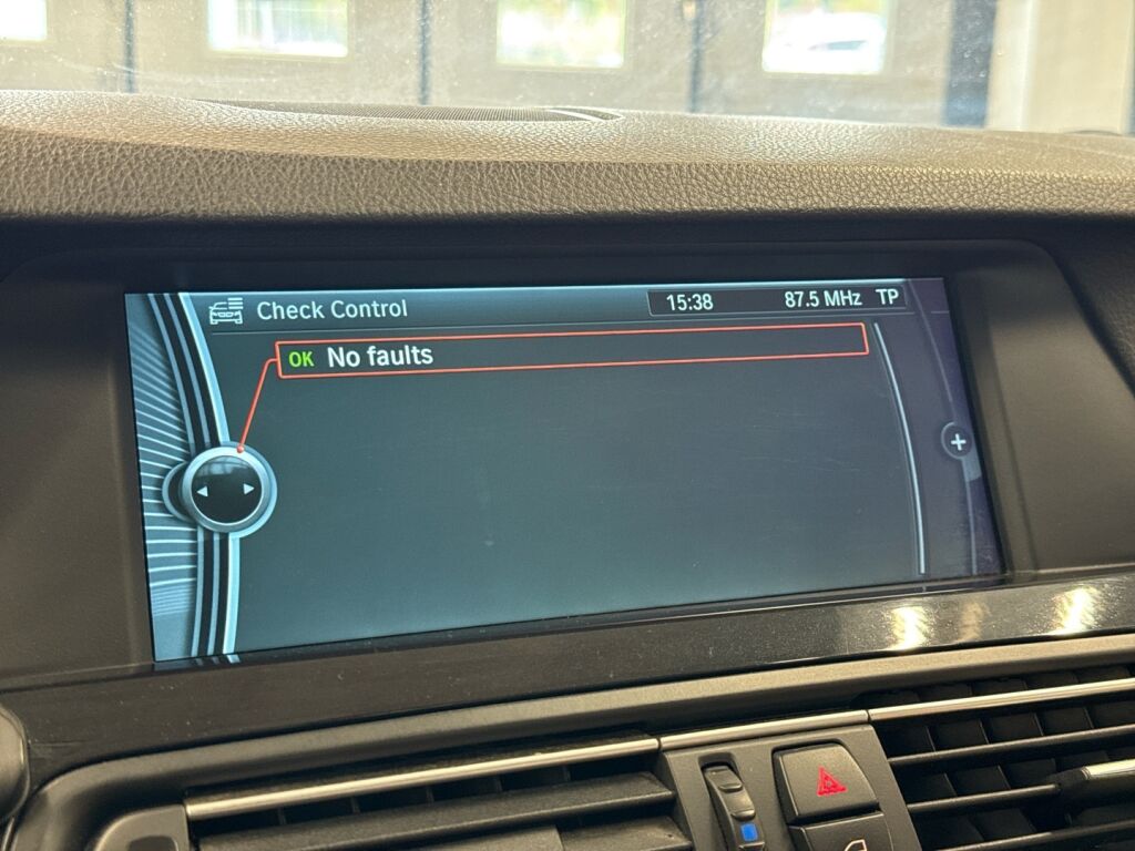 BMW 520 2011 Musta
