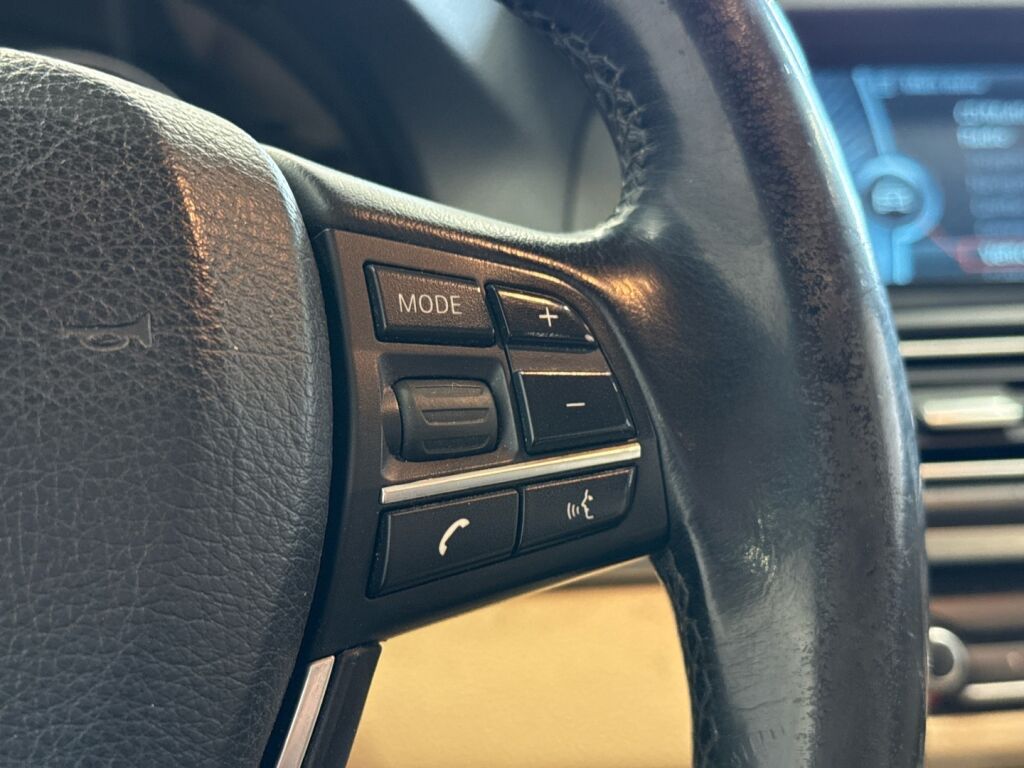 BMW 520 2011 Musta