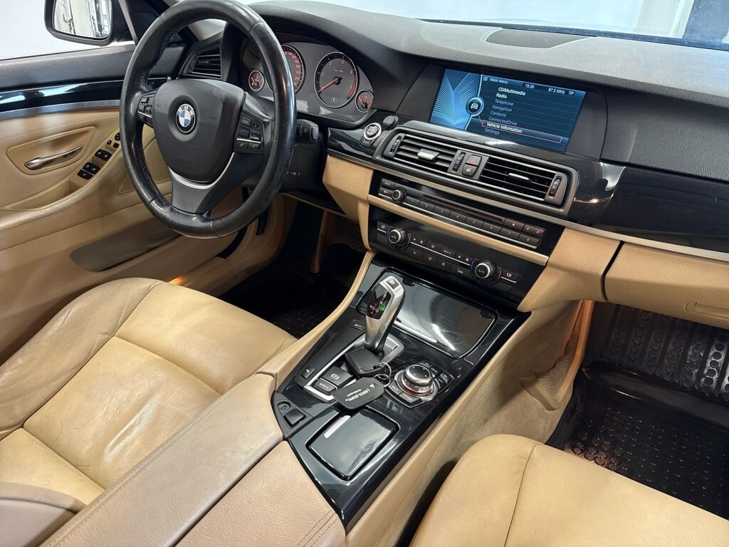BMW 520 2011 Musta