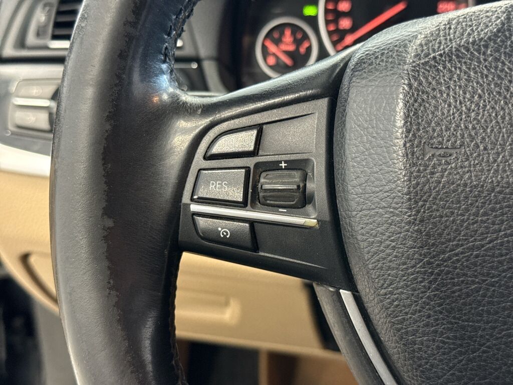 BMW 520 2011 Musta