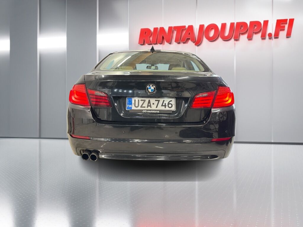 BMW 520 2011 Musta