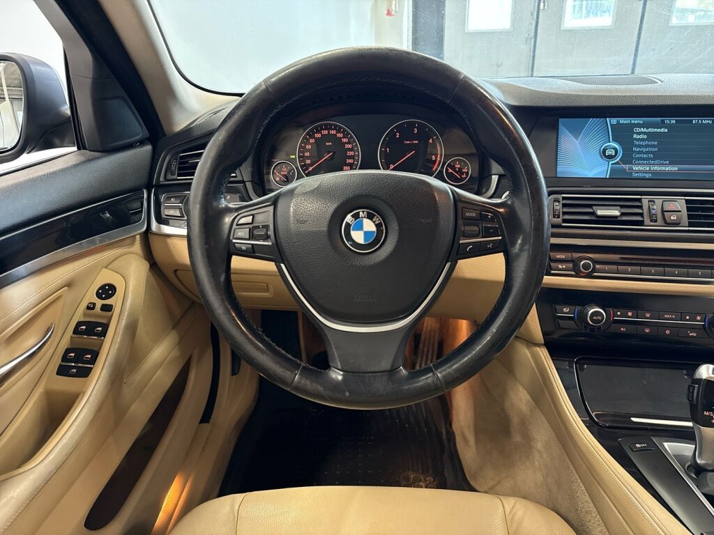 BMW 520 2011 Musta
