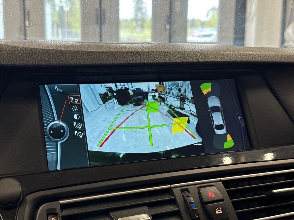 BMW 520 2011 Musta