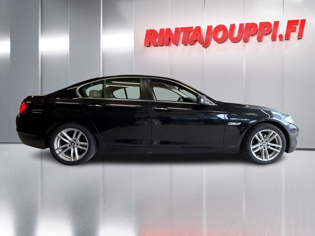 BMW 520 2011 Musta