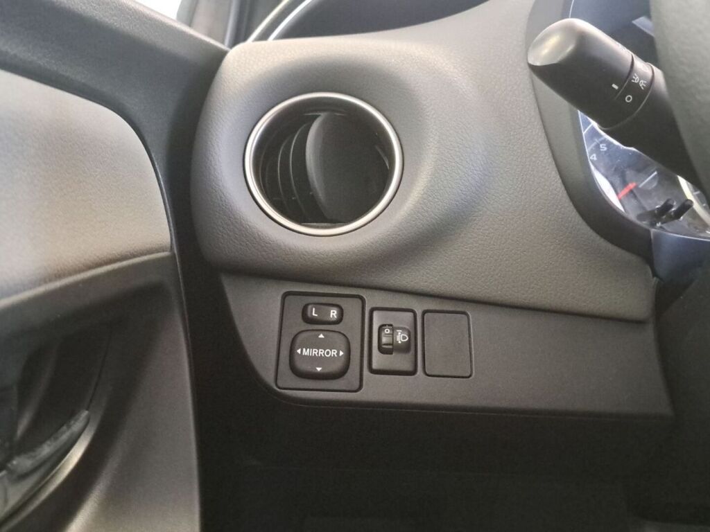 Toyota Yaris 2015 Ruskea (beige)