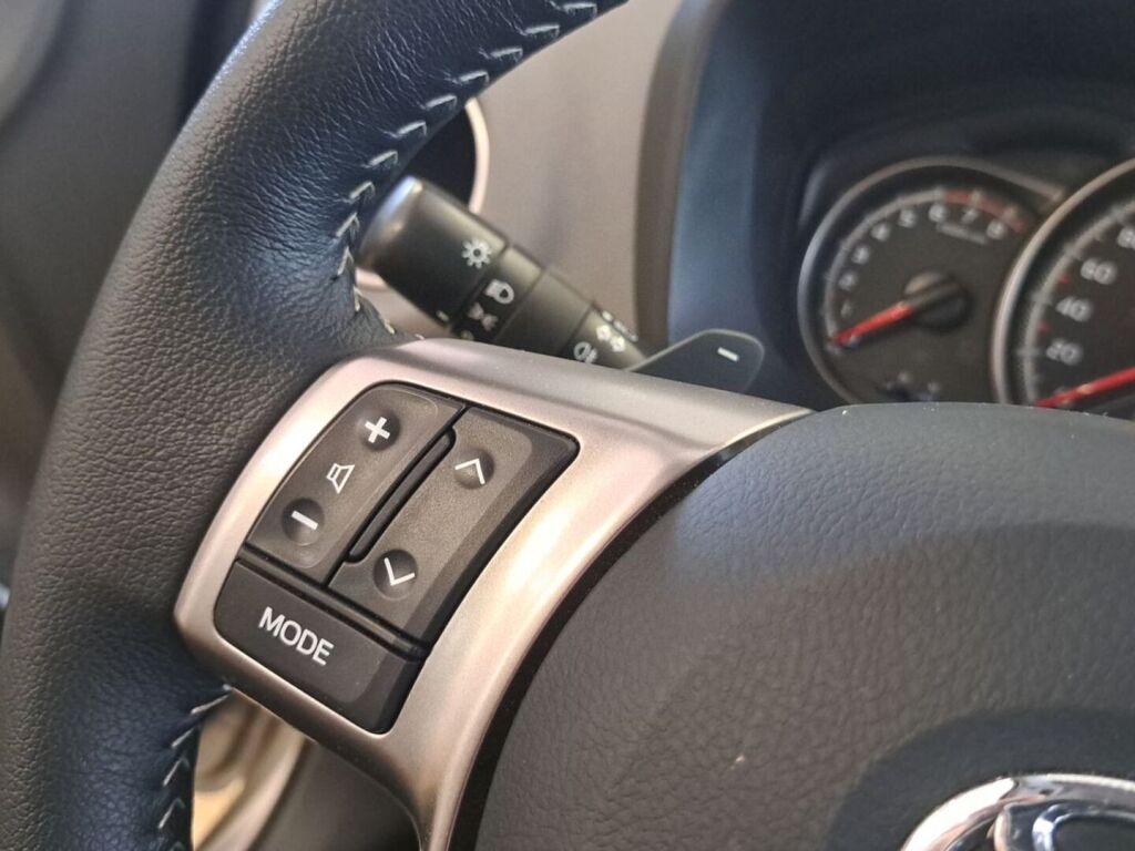 Toyota Yaris 2015 Ruskea (beige)