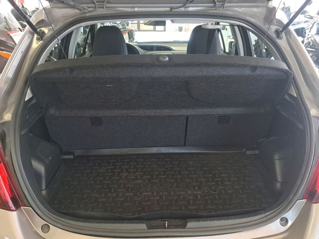 Toyota Yaris 2015 Ruskea (beige)