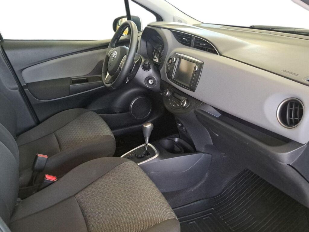 Toyota Yaris 2015 Ruskea (beige)