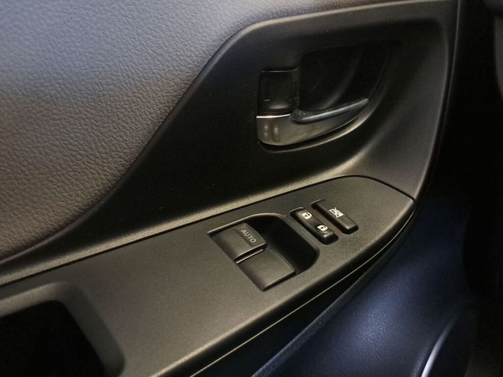 Toyota Yaris 2015 Ruskea (beige)