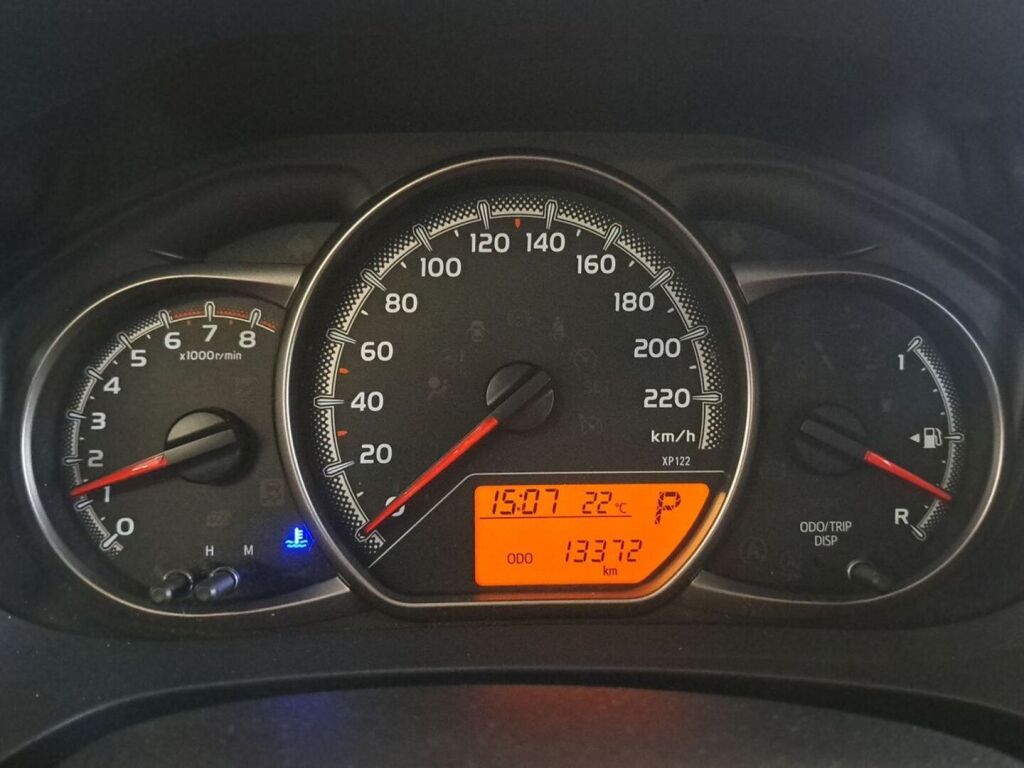 Toyota Yaris 2015 Ruskea (beige)