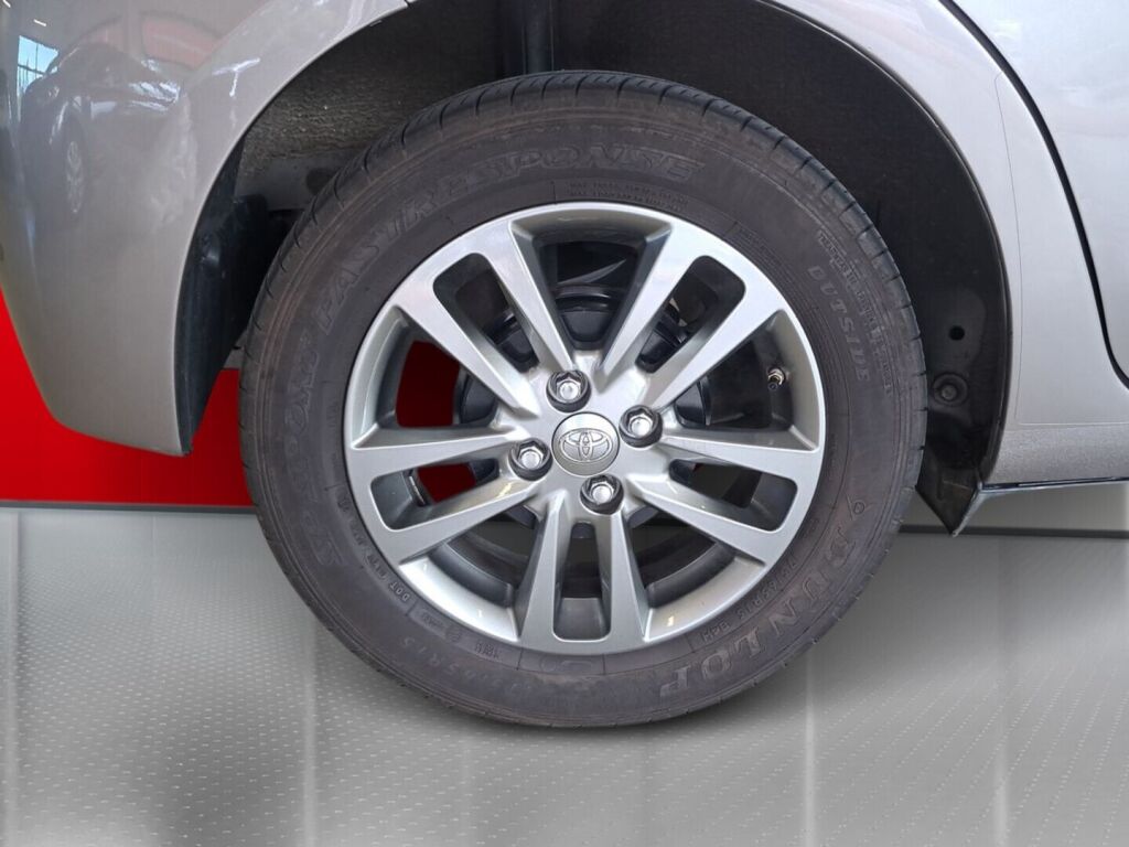 Toyota Yaris 2015 Ruskea (beige)