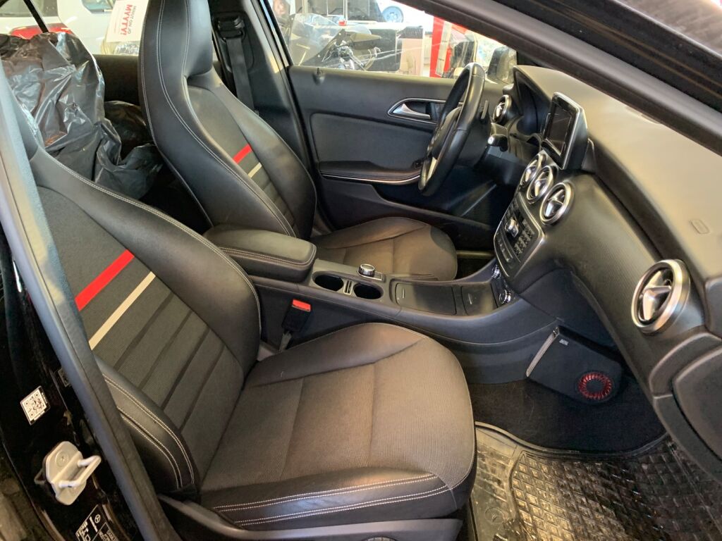 Mercedes-Benz A 2015 Musta