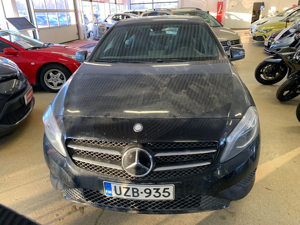 Mercedes-Benz A 2015 Musta