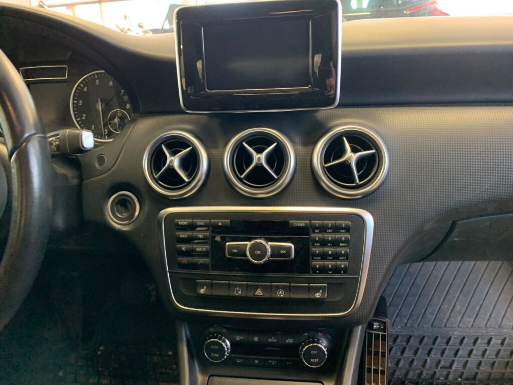 Mercedes-Benz A 2015 Musta