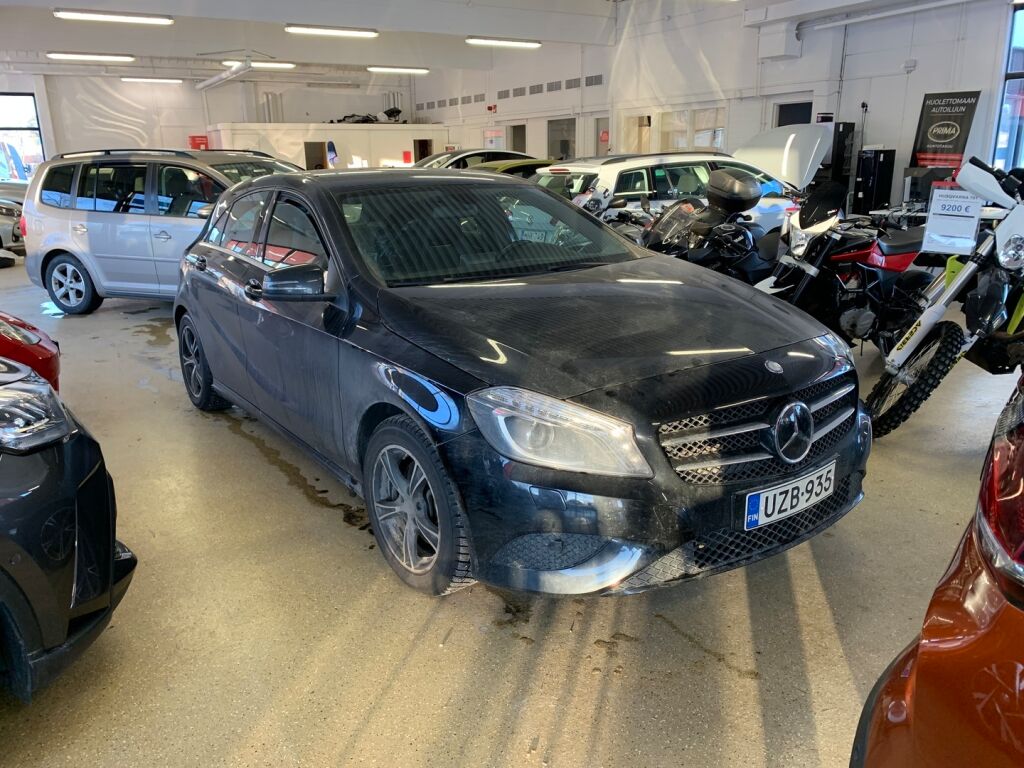 Mercedes-Benz A 2015 Musta