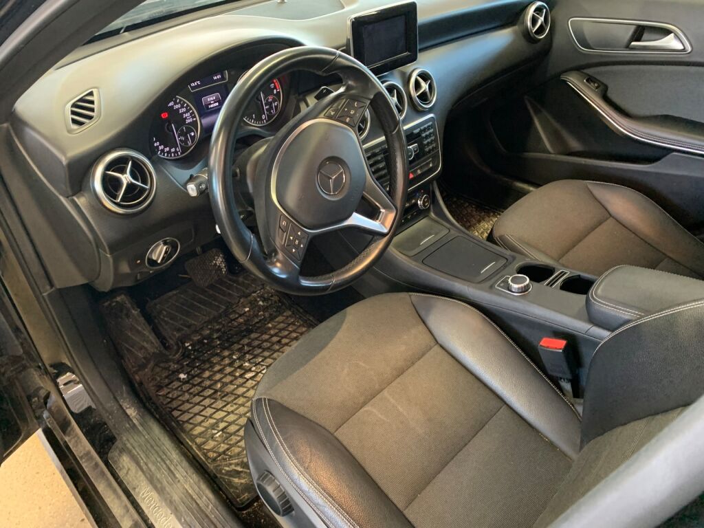 Mercedes-Benz A 2015 Musta