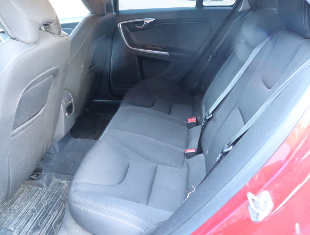 Volvo S60 2015 Punainen