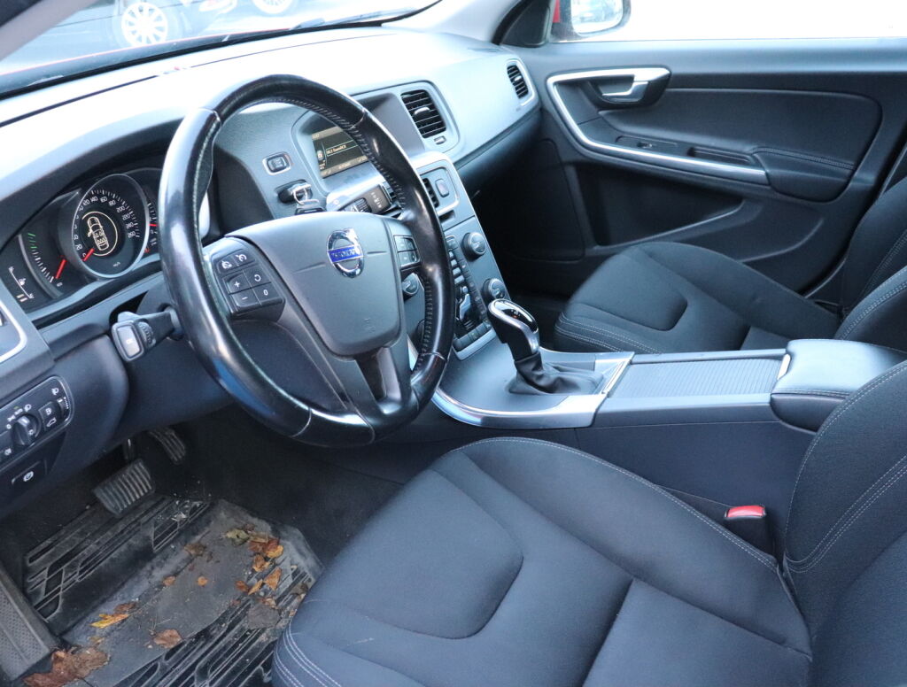 Volvo S60 2015 Punainen