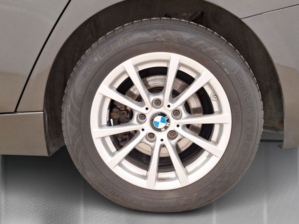 BMW 320 2016 Ruskea (beige)