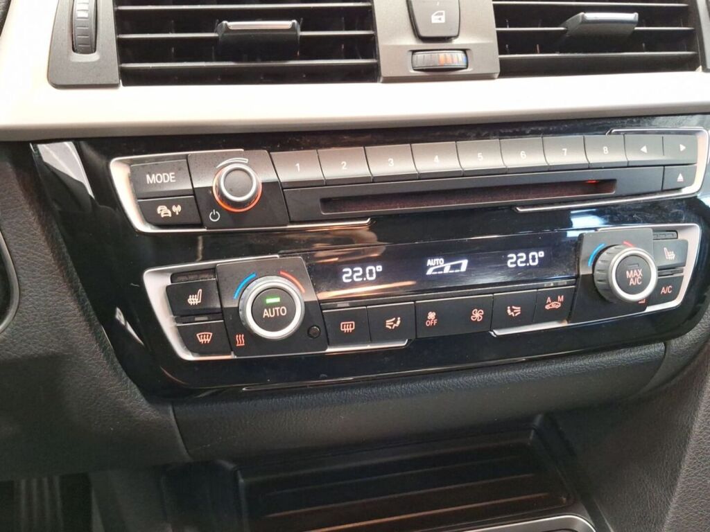 BMW 320 2016 Ruskea (beige)