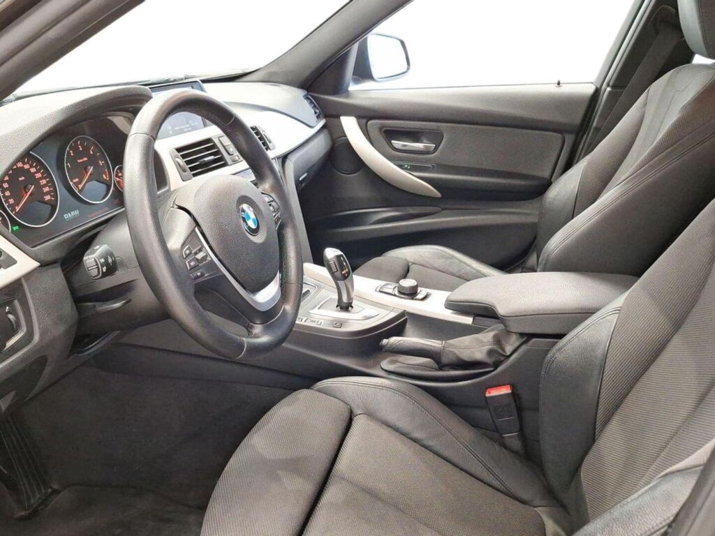 BMW 320 2016 Ruskea (beige)
