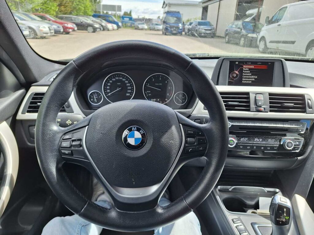 BMW 320 2016 Ruskea (beige)
