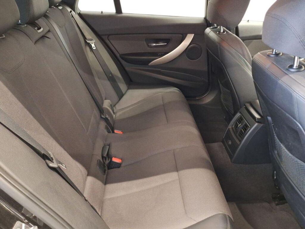 BMW 320 2016 Ruskea (beige)