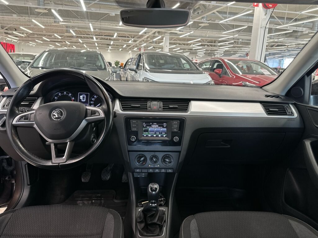 Skoda Rapid 2016 Ruskea (beige)