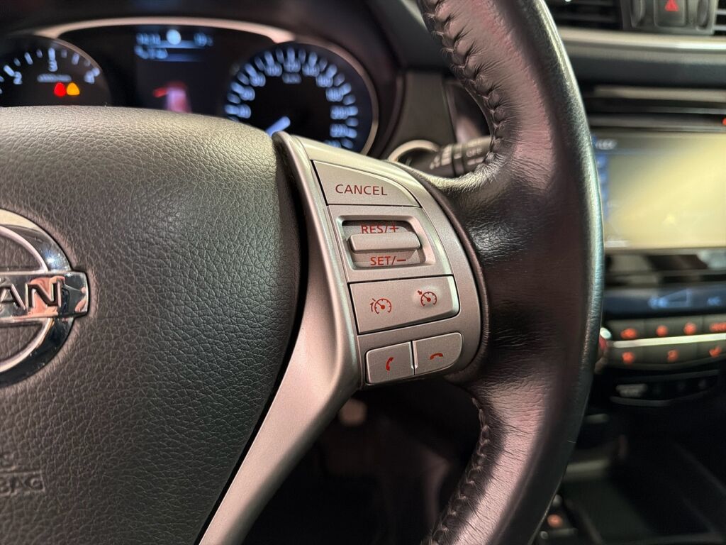 Nissan X-Trail 2015 Punainen