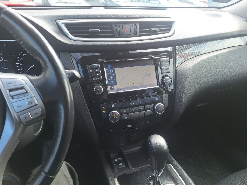 Nissan X-Trail 2015 Punainen